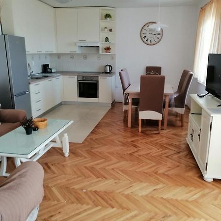 Apartments Njaco Ražanac Екстериор снимка