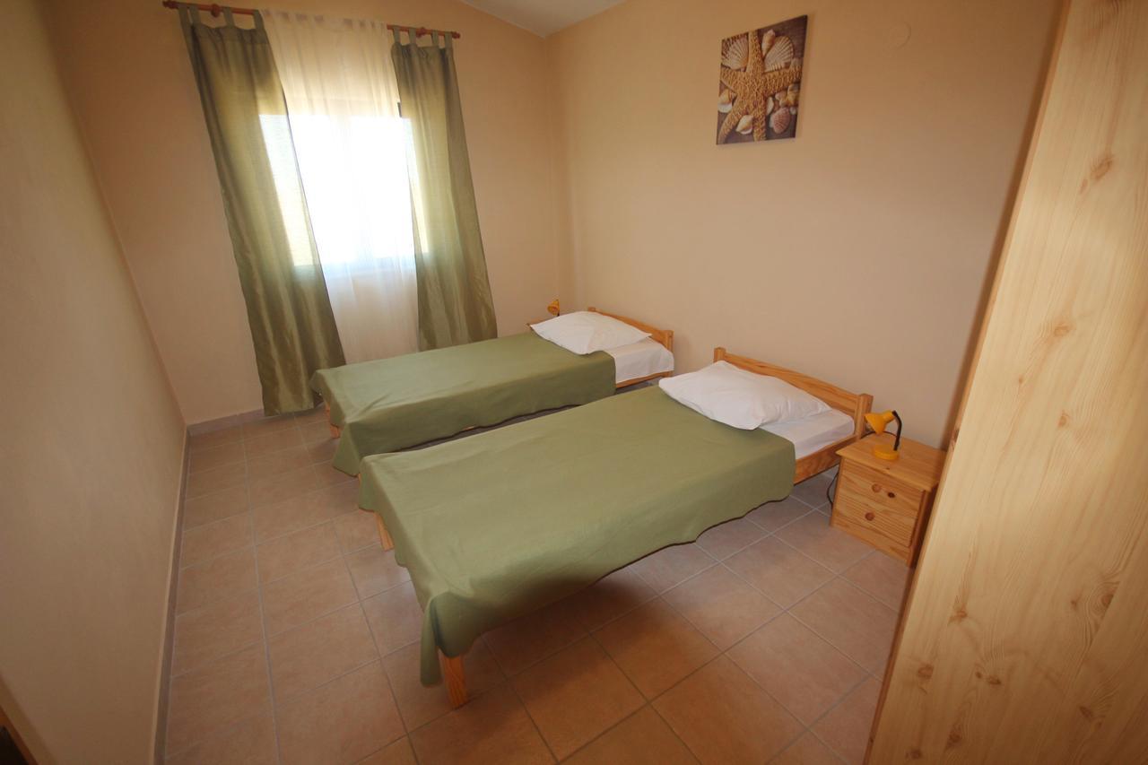 Apartments Njaco Ražanac Екстериор снимка