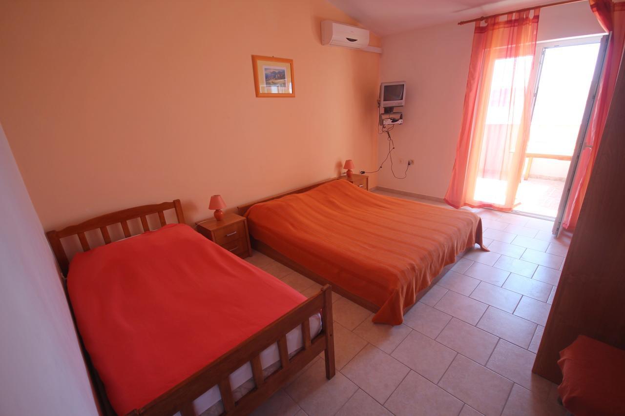 Apartments Njaco Ražanac Екстериор снимка