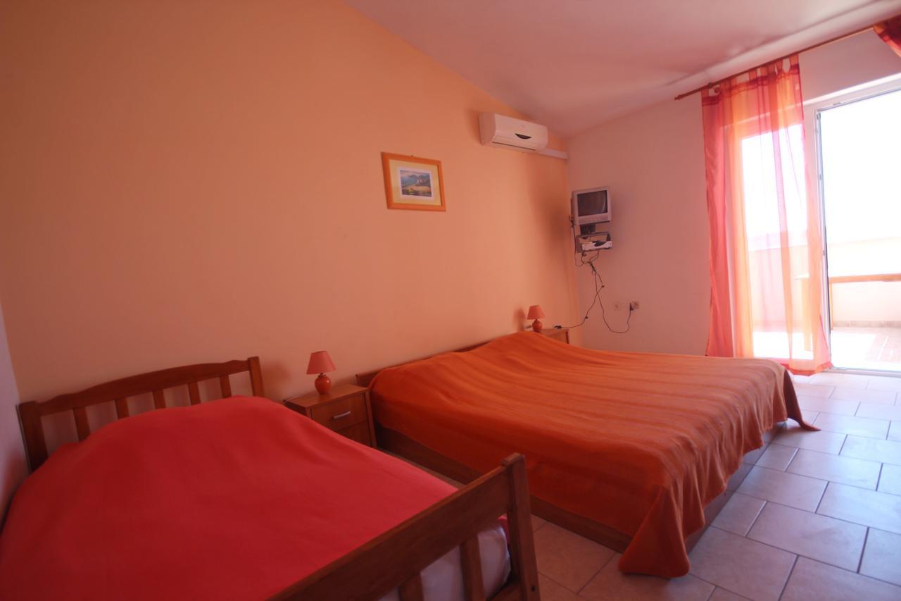 Apartments Njaco Ražanac Стая снимка