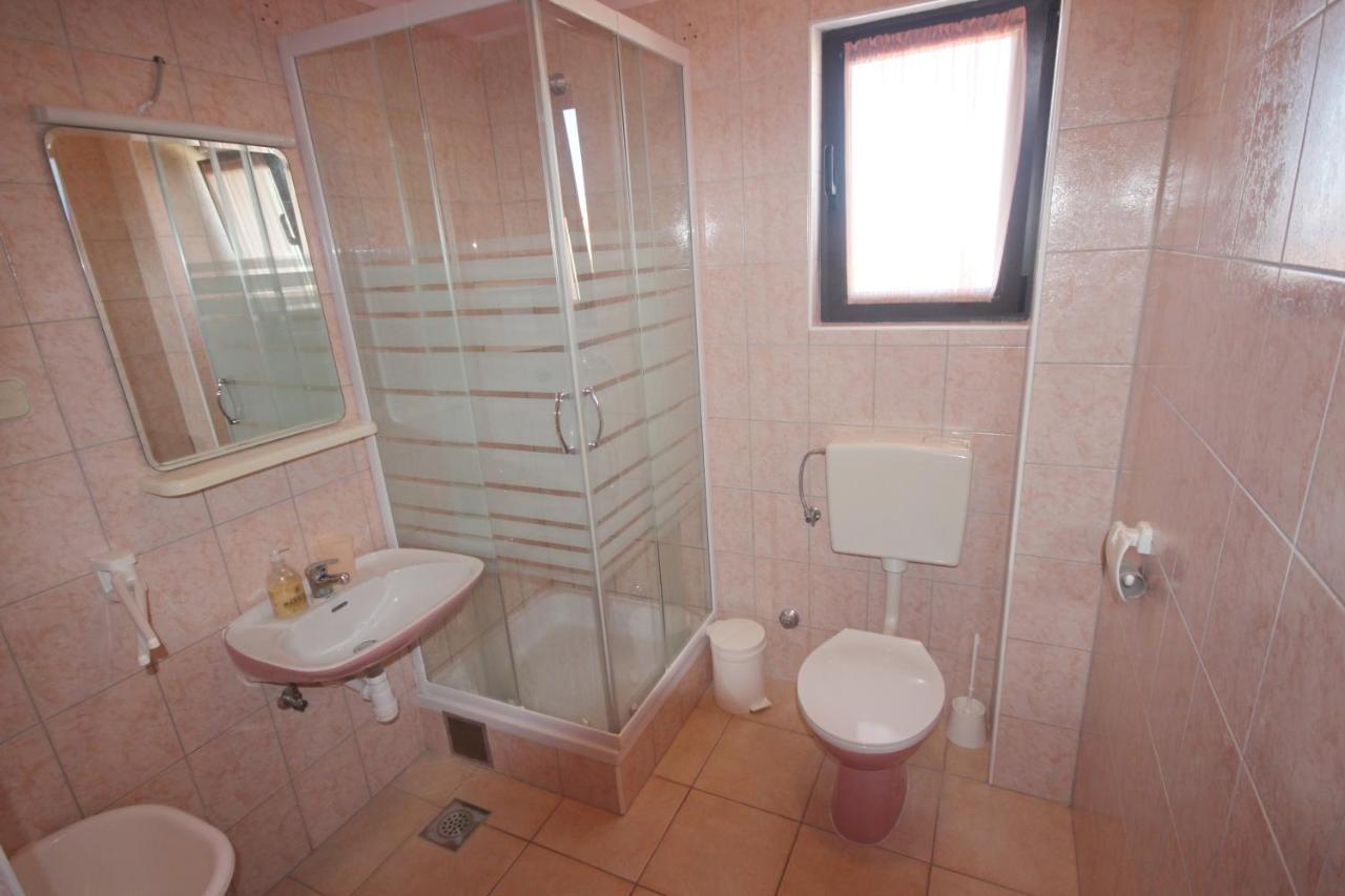 Apartments Njaco Ražanac Стая снимка