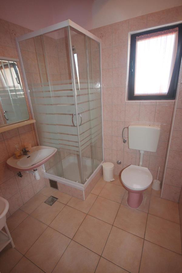 Apartments Njaco Ražanac Стая снимка